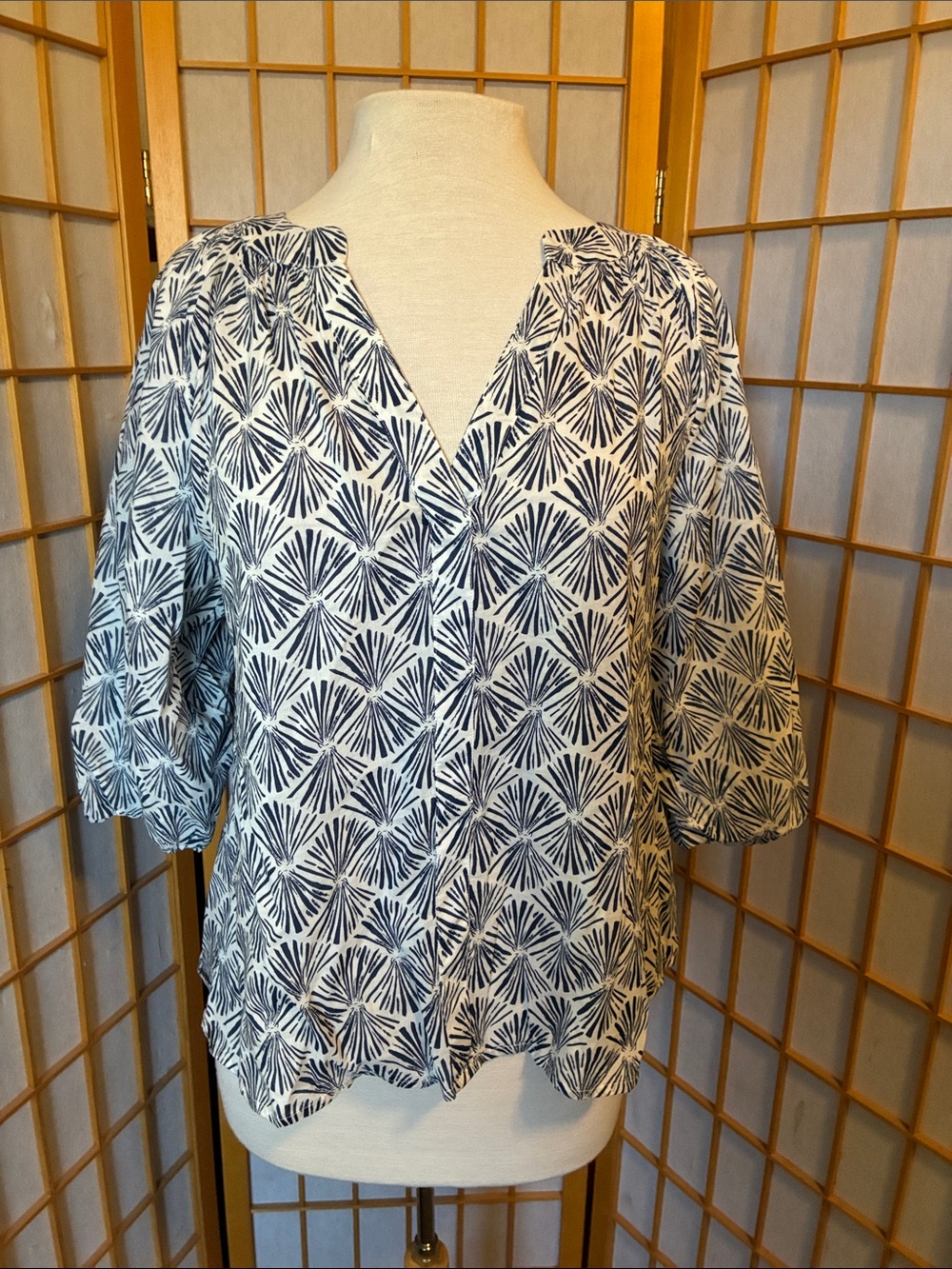 Sonoma Women’s Navy and White Printed V-Neck Popover Blouse